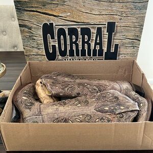 NIB - Gorgeous Corral Boots  6 1/2
